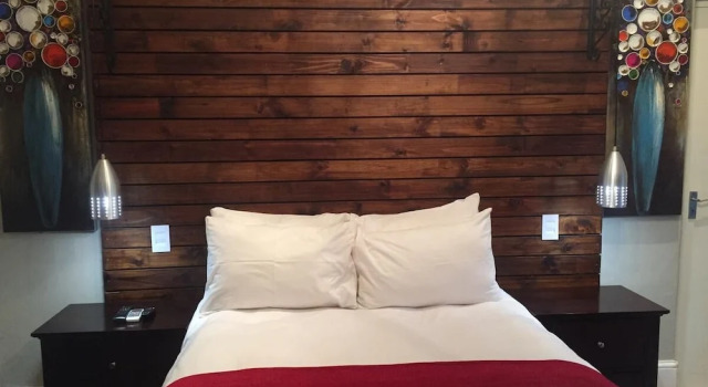 Tranquil House B&B @ 121 Berry St, Prenota Bed & breakfast Hotel a Eastern Cape con piscina, Piscina