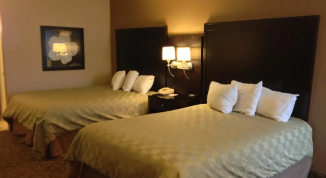 Четырёхместный номер Standard Ramada by Wyndham Fresno North