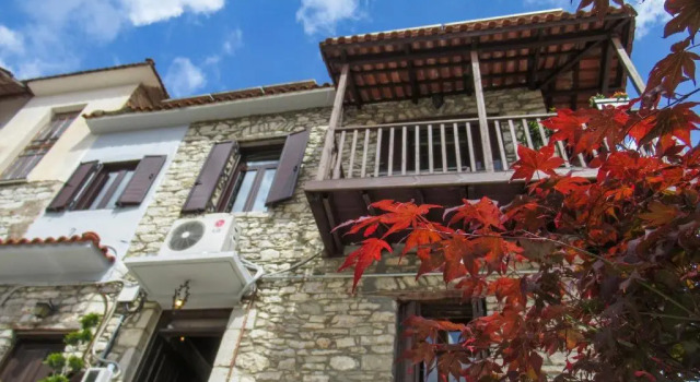 Студия Antique Red Luxury Suite 75 sqm