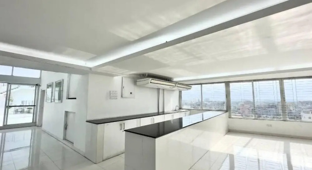 300sqft 5 Studio Gym & Pool Access