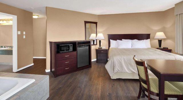 Двухместный номер Deluxe Days Inn by Wyndham Kamloops BC