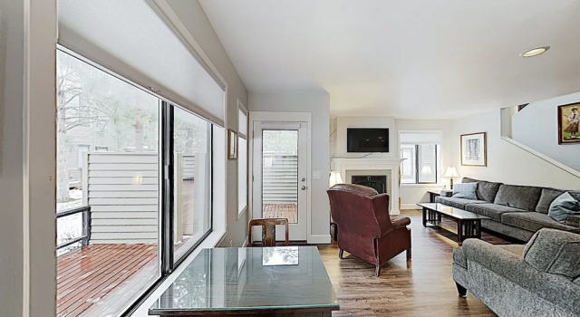 New Listing! Modern Eaglewood Townhome W/ Hot Tub 3 Bedroom Townhouse