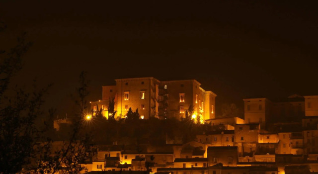 Castello Chiola, Book Hotel Hoteller i Loreto Aprutino med parkering, Parkering