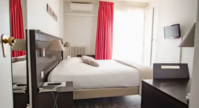 Номер Comfort Hôtel Comté de Nice