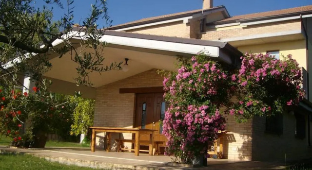 Villa Naira B&b, Book Bed and Breakfast Hotels in Abruzzo with Parking, Parking