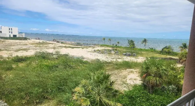 Номер Standard с балконом Holiday Inn Resort Grand Cayman by IHG