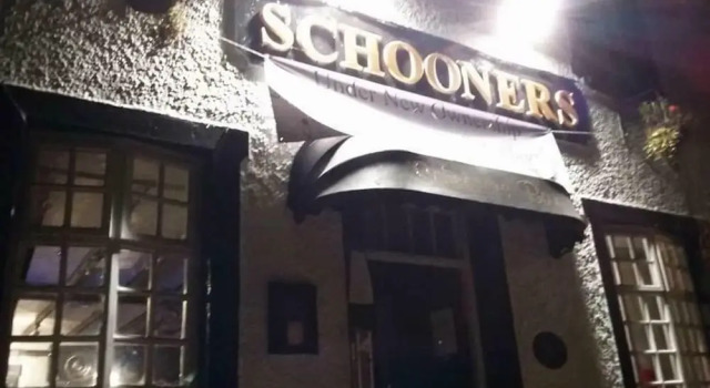 Stunning 2-bed Apartment Above Schooners Bar, Reservar Apartamento Briton Ferry Reino Unido