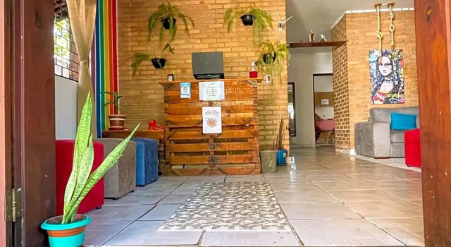 Pousada Hostel São Jorge ------Quartos priv com ar condicionado Liberado das 20h as 08 30hs 1 minuto a pé da praia, Rezerwuj Hostel Hostele w Alagoas, Hostel