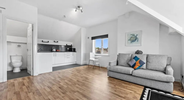 Smart Studio Ensuite Leeds Near City Centre Street Parking