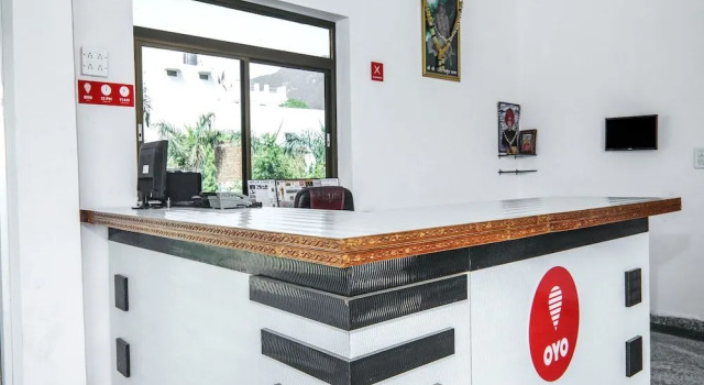 OYO 15243 Hotel Gulab Resort, Забронировать Курортный отель Отели штата Раджастхана с парковкой, Парковка