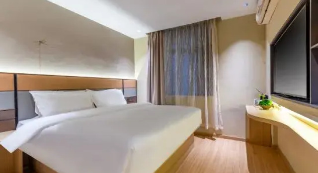 Yilong Ruiyun Hotel Wuhan Zhongnan Road Subway Station Branch, Prenota Hotel Wuhan Hubei