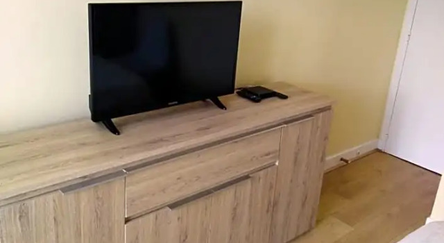 chez Myla chambre avec tv écran plat et salle de bain privative, Rezervovat Hotel Hotely v Cher s parkováním, Parkování