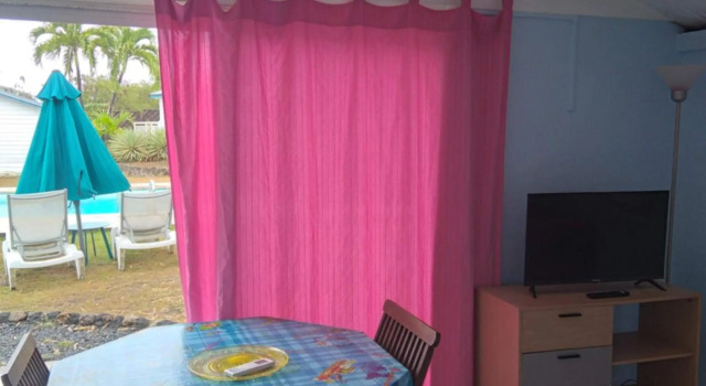 les gîtes hoprins, Đặt Khách sạn Khách sạn ở Grande-Terre có chỗ đỗ xe, Bãi đậu xe
