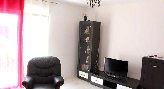 Apartment With 3 Bedrooms in Stobrec, With Furnished Balcony and Wifi Near the Beach, Rezerwuj Apartament Hotele w Split-Dalmatia County z parkingiem, Parking