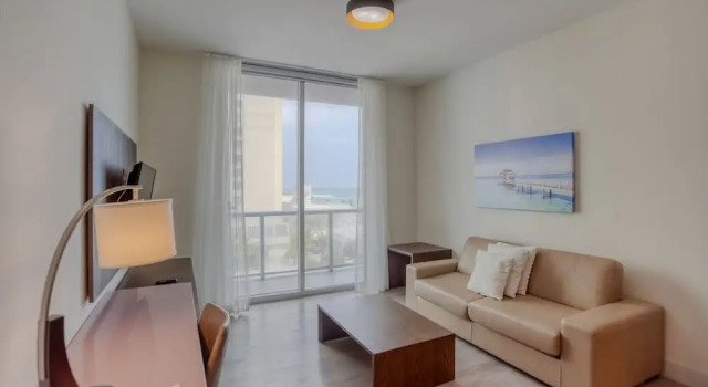 Номер Deluxe c 1 комнатой с балконом и с частичным видом на океан CH Luxury Condos & Studios On The Beach