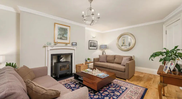 Elegant 3-Bedroom Flat in West End