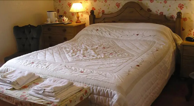 Whashton Springs Farmhouse B&B, Забронировать Фермерский дом Шилдон Дарем