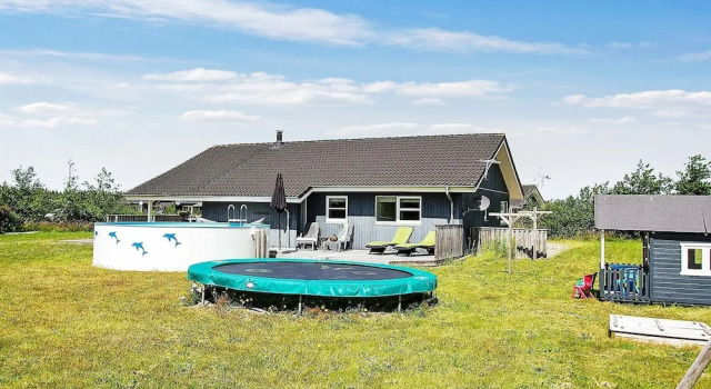 Serene Holiday Home in Brovst With Sauna & Barbecue, Забронировать Отель Бровст 
