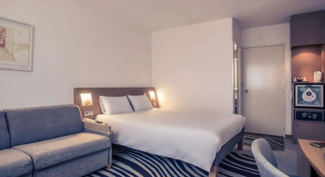 Standart çift kişilik oda Novotel Bourges