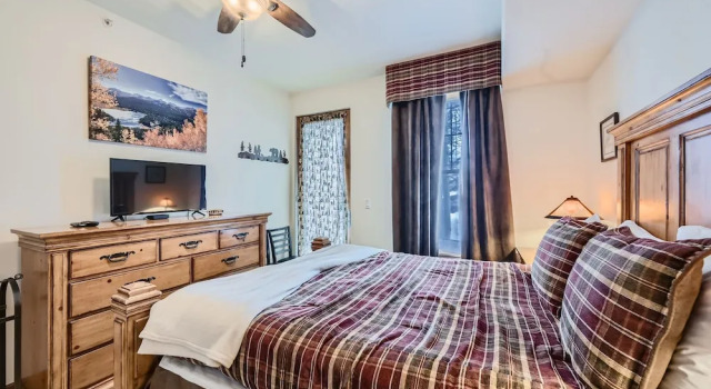 Highland Greens Lodge 210 1 Bedroom Condo by RedAwning, Rezerwuj Hotel Hotele w Vail Ski z basenem, Basen