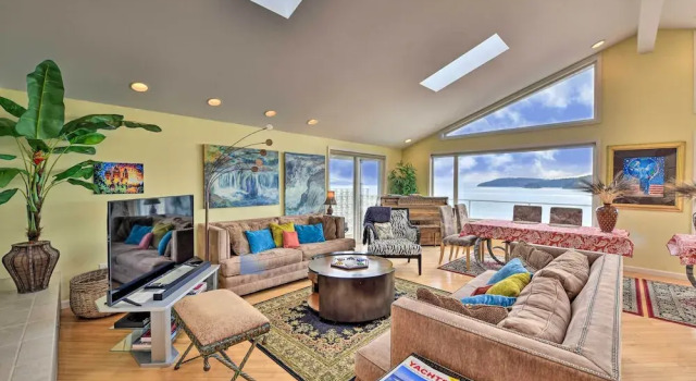 Коттедж с 2 комнатами Anacortes Paradise Vacation Rental w/ Water Views!
