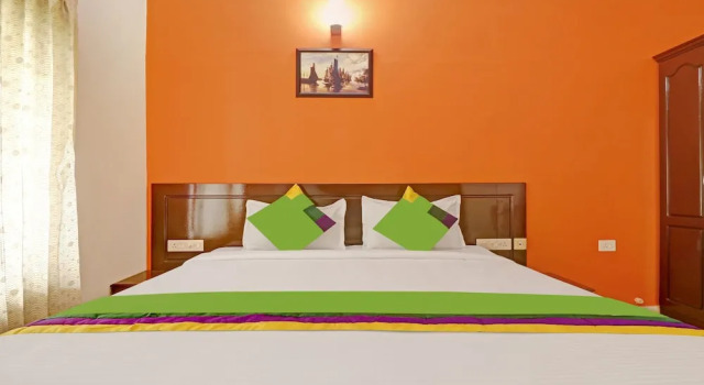 Двухместный номер Deluxe с балконом Treebo Trend Green Palm Resorts