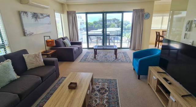 Семейные апартаменты с 3 комнатами с балконом и рядом с пляжем Sunshine Towers Boutique Apartments