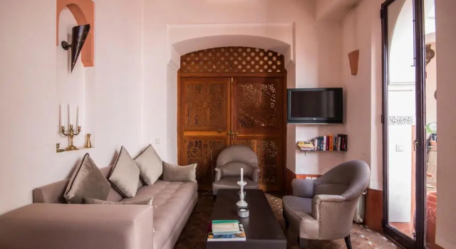 Camera Standard Riad Twilight