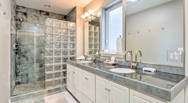 Коттедж с 4 комнатами Crystal Bay Home w/ Fireplace Near Ski Resorts