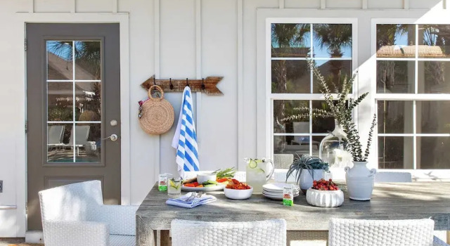 Коттедж Sleeps 18! Private Pool, Hot Tub, Near Beach Miramar Dream House by Avantstay