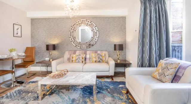 8 Blue Bridge- Elegant and Luxurious 1 Bedroom Apt- Free Parking