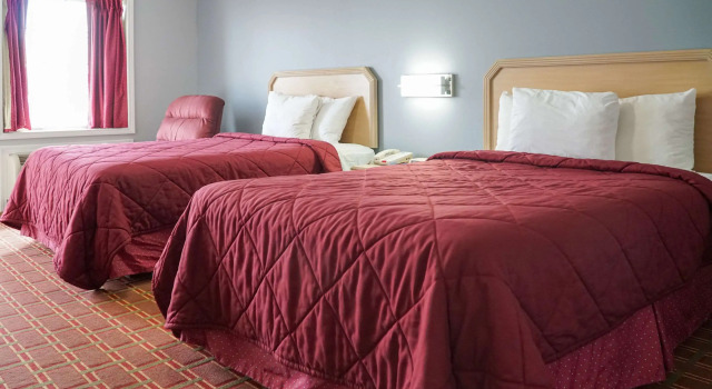 Четырёхместный номер Standard Rodeway Inn Beebe