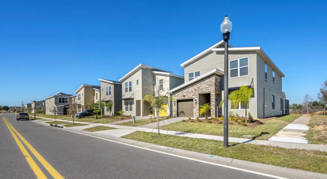 Luxury home with themed bedrooms near Disney, Book Hotel Hoteller i Four Corners med pool, Swimmingpool