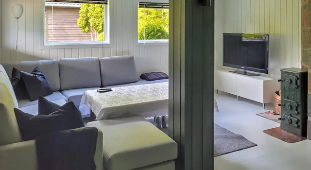 Nice Home in Lyngdal With Wifi and 4 Bedrooms, Reserva ahora Hotel Hoteles en Southern Norway con aparcamiento, Aparcamiento