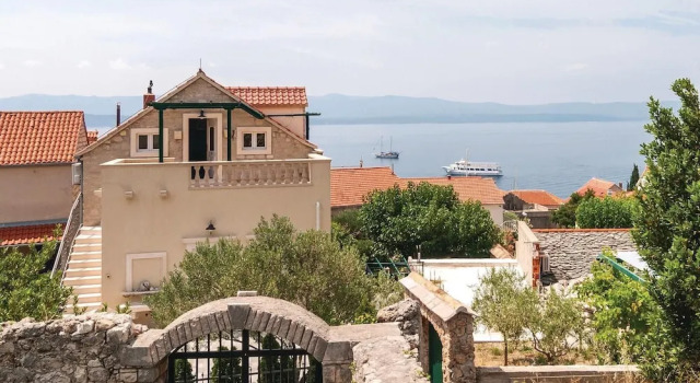 Nice Apartment in Bol With 2 Bedrooms and Wifi