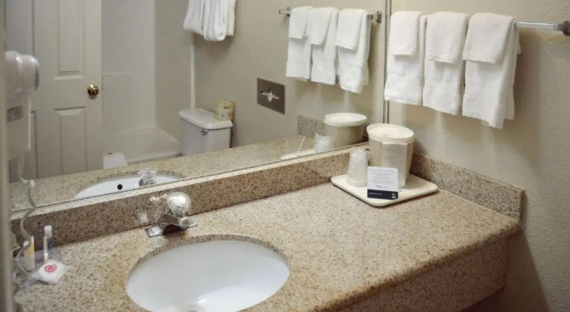 Четырёхместный номер Standard Quality Inn Yosemite Valley Gateway