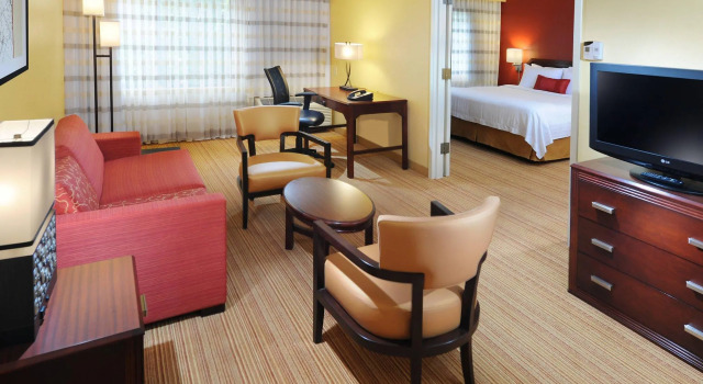 Четырёхместный люкс Courtyard by Marriott Houston Hobby Airport
