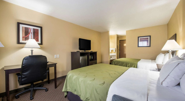Четырёхместный номер Standard Quality Inn & Suites Menomonie