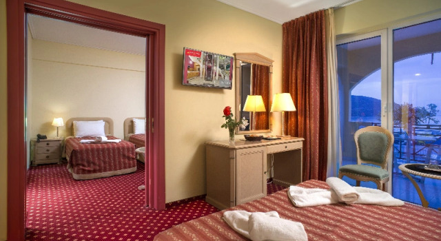Семейный номер Standard с балконом Angelika Pallas Hotel