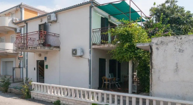 Great 3bedroom family apartment Podstrana, Book Lejlighed Hoteller i Split Region med parkering, Parkering