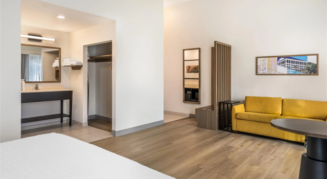 Люкс Hampton Inn & Suites Riverside/Corona East