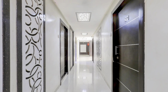 OYO 76741 Hotel Skylawn, Rezervovat Hotel Hotely v Gujarat s parkováním, Parkování