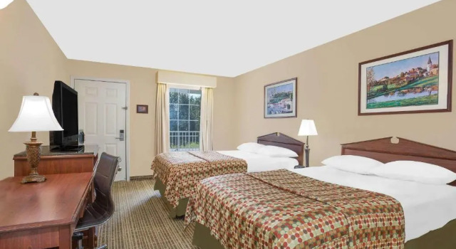Четырёхместный номер Standard Brentwood Inn & Suites