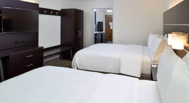 Люкс Holiday Inn Express & Suites Pueblo by IHG