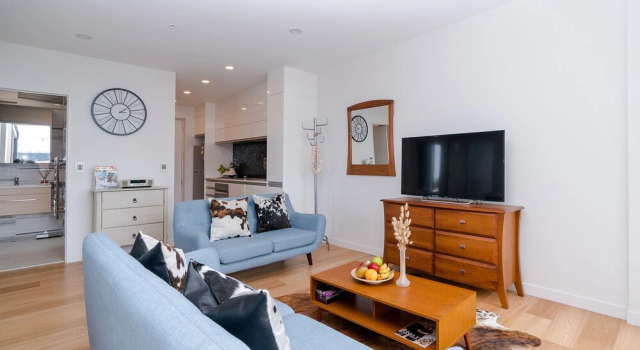 Epsom Central Brand New Apartment