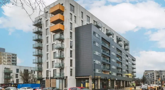 Cosy 2-bed Poplar Flat w/ City Views
