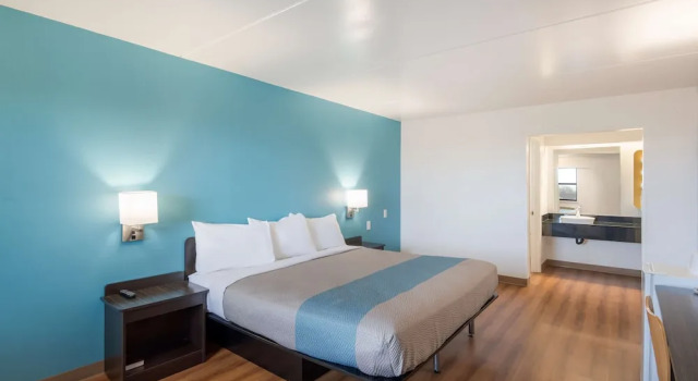 Люкс Deluxe Motel 6-Colorado Springs, CO - Air Force Academy