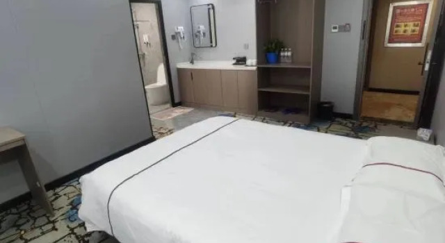 Трёхместный люкс Korla Yulanting Hotel