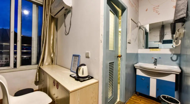 Кровать в общем номере (женский номер) Koala International Youth Hostel