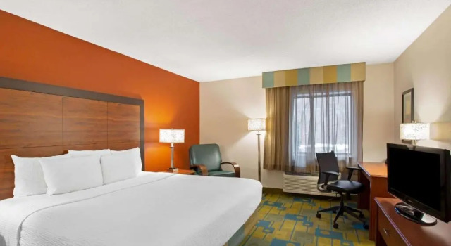 Номер Deluxe La Quinta Inn by Wyndham Auburn Worcester